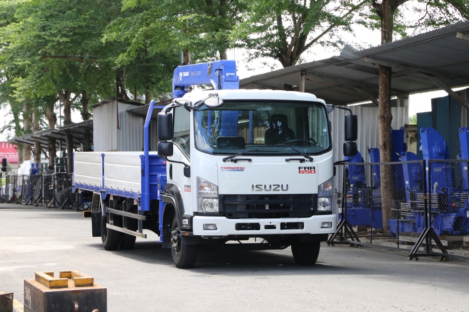 Xe tải cẩu Isuzu 5 tấn  - Cẩu Tadano 3 tấn 4 khúc