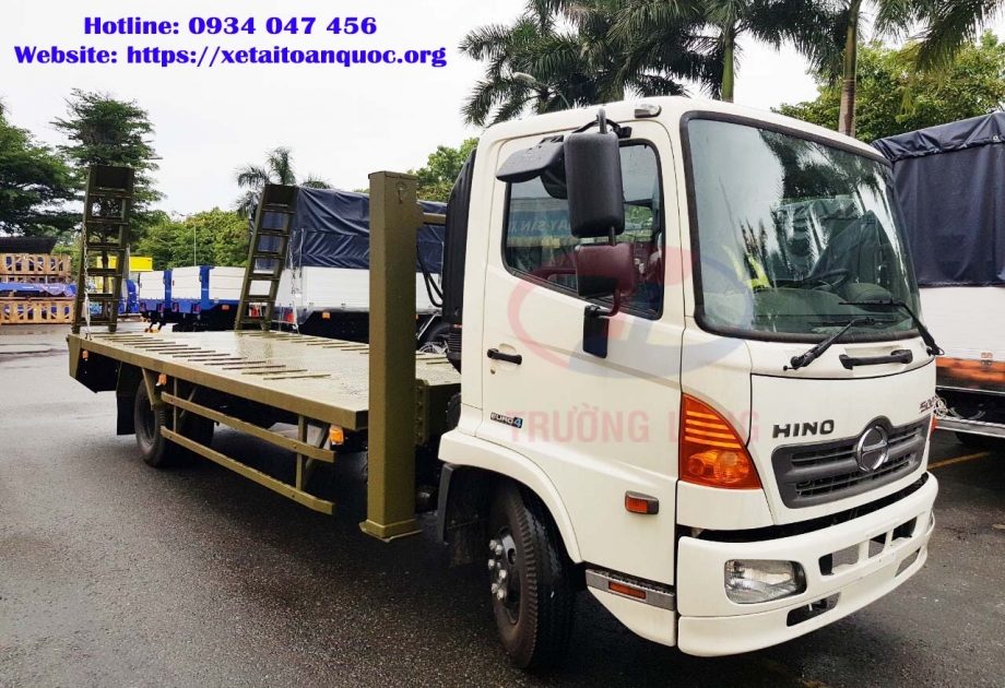 Xe tải Hino chở xe cơ giới – Hino FC9JLTC, xe nâng đầu chở máy công trình