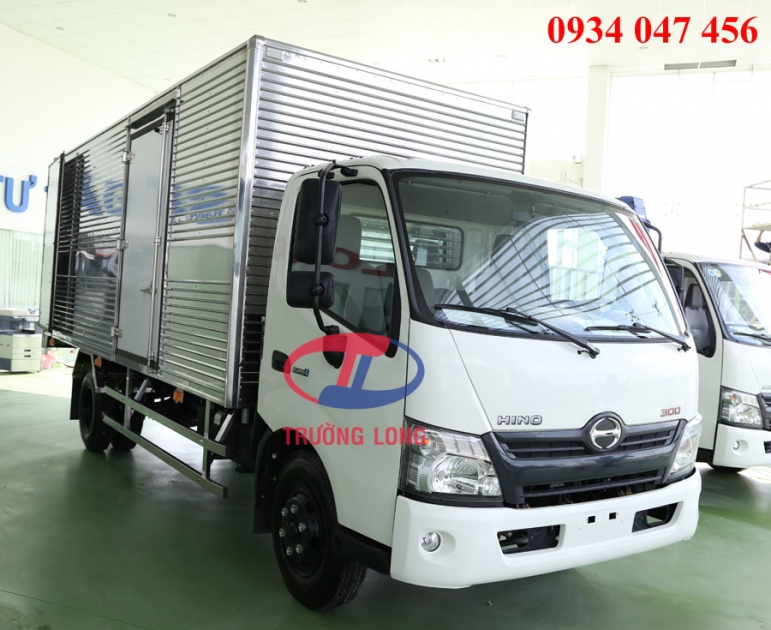 Xe tải Hino 4.5 tấn thùng kín - XZU730L thùng dài 5m7